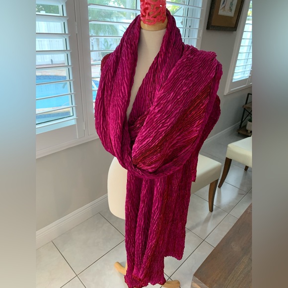 Vintage designer absolutely incredible extra long and wide silk wrap - Picture 9 of 9